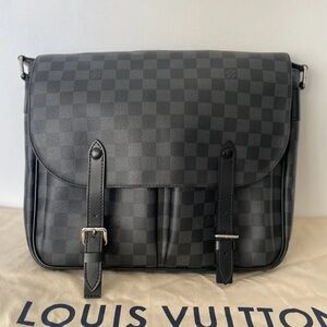 Louis Vuitton Damier Graphite Canvas Messenger Bag - Black